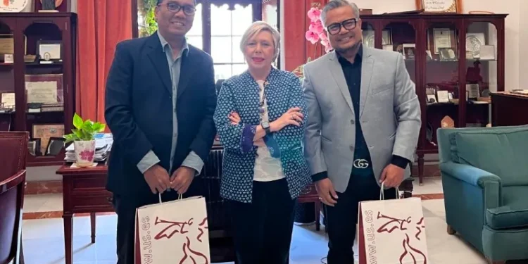 Tandatangani MoU, UKI – Universitas Sevilla Kerjasama di Bidang Riset dan Akademis