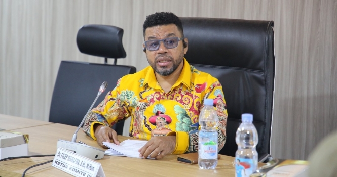Dr. Filep Wamafma Minta BP LNG Tangguh Bintuni Hormati UU