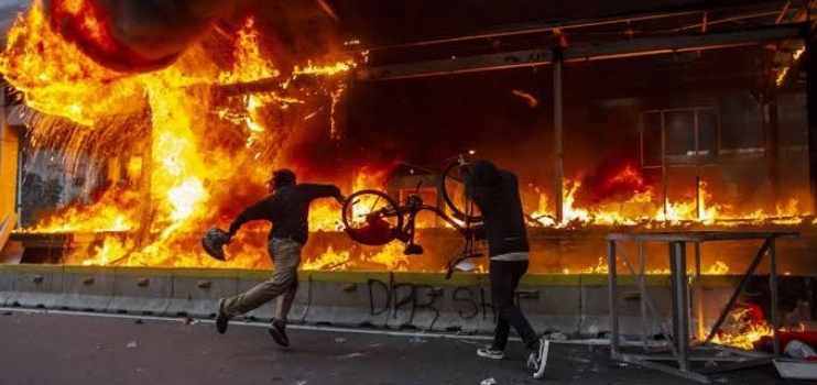 Demo Anarkhis, Pedagang Ritel Anjlok 80%