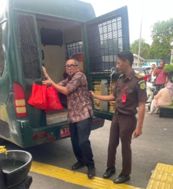 Didakwa lakukan penipuan, Unhas segera berhentikan Marthen Napang sebagai dosen