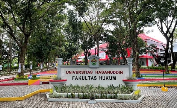 Didakwa lakukan penipuan, Unhas segera berhentikan Marthen Napang sebagai dosen