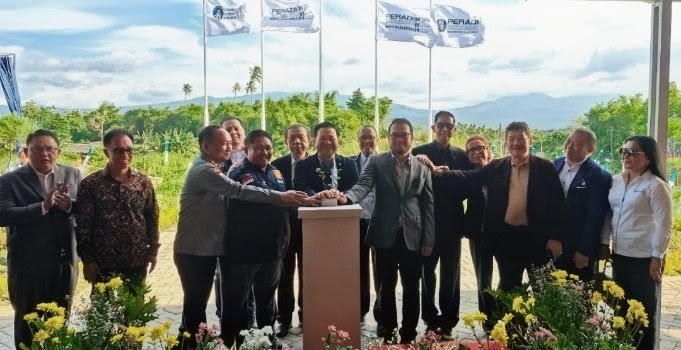 Wamenko Imipas Hadiri Pelantikan Pengurus dan Resmikan Kantor PBH Peradi Manado
