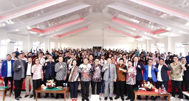 Seminar Nasional PBH PERADI Manado – Unsrat Kupas Tantangan Harmonisasi KUHAP