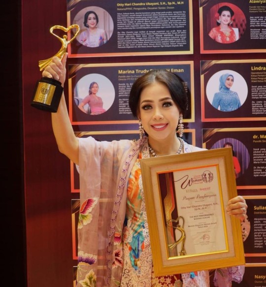 Otty Ubayani Gelorakan Kebaya Busana Wanita Indonesia Identitas Bangsa