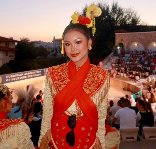 Raih 4 Penghargaan di Kejuaraan Folklore Dunia, Deana Zumarnis: Pengalaman Tak Terlupakan